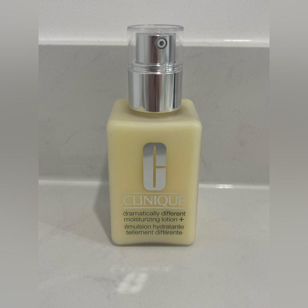 NEW-Clinique Dramatically Different Moisturizing Lotion - Cream